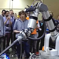 世界最高の「倉庫番」ロボット決める戦い―アマゾンが名古屋で開催