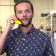 バナナそっくり！…スマートフォン用受話器「Banana Phone（バナナフォン）」