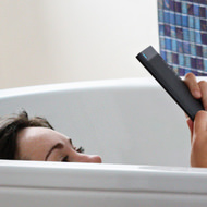お風呂で本を読もう―ばっちり防水の電子書籍リーダー「Kobo Aura H2O Edition 2」