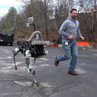 ヘンな犬ロボットを開発するボストン・ダイナミクス―ソフトバンクが買収