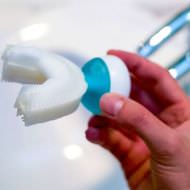 歯磨きの時間を10秒に！…全部の歯を同時に磨く電動歯ブラシ「Amabrush」
