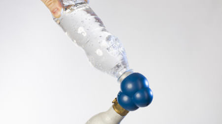 ペットボトルの水を炭酸水にするソーダマシン「BubbleCap」