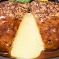 肉を切るとチーズがとろけ出る「チーズ IN ハンバーグ」399円フェア―ガスト