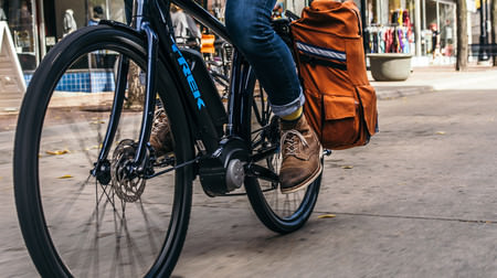 自転車通勤にぴったりな米国ブランドの電動アシストクロスバイク ― トレック「Verve+」、日本発売へ