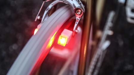 ブレーキが、自転車用ライトに―「渦電流」を活用する「Magnic Microlights」