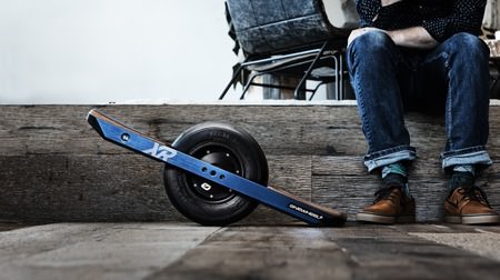 セグウェイみたいな電動スケートボードに最新モデル「ONEWHEEL+ XR」、CES 2018に登場