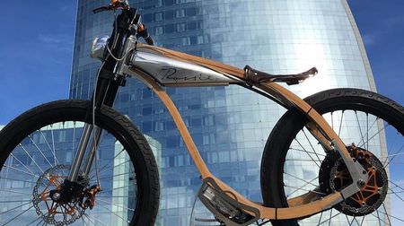 木製フレームの電動バイク「ROCSIE」－車重32キロを実現！