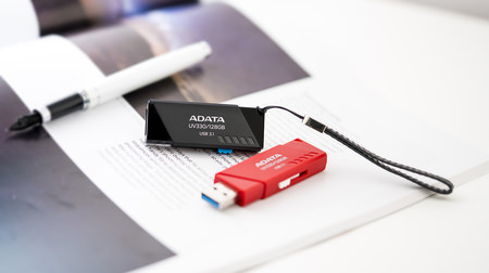 USB 3.1対応のスライド式メモリー、128GBで5,000円弱―ADATAから