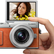 LUMIX、自撮りのための一眼カメラ―新技「広角4Kセルフィー」で秒間15コマ連写が可能