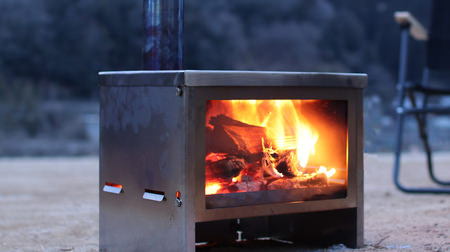 キャンプで、暖炉！―ガラス窓つき薪ストーブ「スケスケのまきちゃん」
