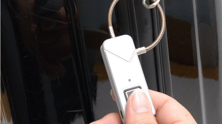 指紋認証つきワイヤーロック「タッチでロック」―自転車やスーツケースの施錠に