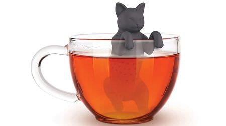 ネコがお風呂でリラックス？－コップのフチに掴まる「PURR TEA TEA INFUSER（ゴロゴロ紅茶 ティーインフューザー）」