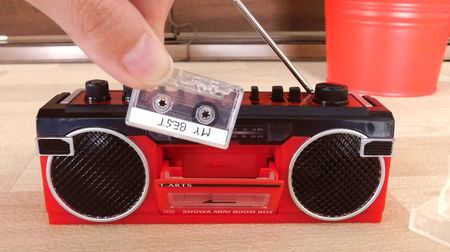 小さいけど、テープに録音できる本物のラジカセ「昭和ミニラジカセ」2月28日発売－AM・FMのラジオも聞けます