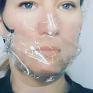 透明マスクがDOMDRICHStudioから販売中 － 顔を隠したくない人に
