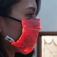 7色に光るマスク「ライトアップマスク」 Makuakeで販売開始 ― 夜間の散歩やジョギングに