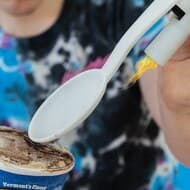 カッチカチのアイスを炎で溶かすアイスクリームスク―パー「Sizzling Scooper」