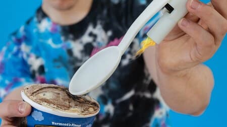 カッチカチのアイスを炎で溶かすアイスクリームスク―パー「Sizzling Scooper」