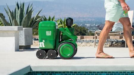 夏は瓶より缶ビール！ビール満載であなたを追いかけるロボット「Heineken B.O.T.」