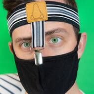 “鼻出しマスク”を防ぐマスク用のサスペンダー「Mask-Spenders」