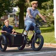 自転車用のサイドカーPhatfour「Sidecar」 倒れにくく子どもの顔を確認しやすい