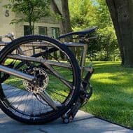 ほぼタイヤサイズに折り畳める自転車「HELIX」は今どうなってる？ 9.2kgモデル「Ultralight」発売や溶接ロボットの採用など