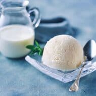 気温35度でも1時間溶けないアイスクリーム「Zut（ずっと）」 ミルク・チョコレート・イチゴソースかけの3フレーバー