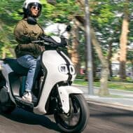 ヤマハが電動スクーター「NEO'S」を欧州で発売 ― 通勤手段を自動車からバイクへと切り替える人たちがターゲット