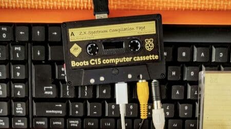 このカセットテープ コンピューターなんです Raspberry Pi Zero Wを組み込んだ「ZX Spectrum Raspberry Pi Cassette」