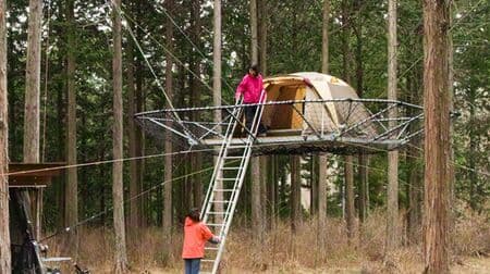 樹上でグランピング！木から吊り下げたテントに宿泊する「ツリーフロアーKAZEー」4月29日開業