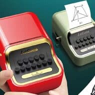 タイプライターをモチーフにデザインされたスマホ用ミニプリンター「レットスケッチ」Makuakeに登場