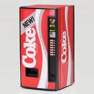 1980年代コーラの自動販売機を1/6スケールで再現した「コカ・コーラ 自動販売機レプリカ ミニ冷蔵庫」