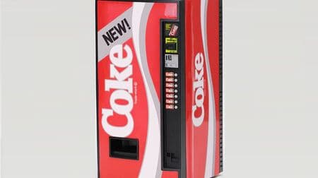 1980年代コーラの自動販売機を1/6スケールで再現した「コカ・コーラ 自動販売機レプリカ ミニ冷蔵庫」