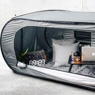 自宅でぼっちになれる「いつもテント」Makuakeに登場 縦置きすれば更衣室としても利用可能に