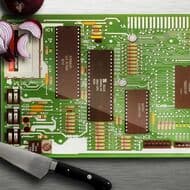 ギークの料理に！マザーボードデザインのまな板「Motherboard Chopping Board」販売中 Timex Sinclair 1000のマザーボードをキッチンに再現？