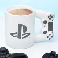 PlayStation 5 コントローラー型のマグカップ「PlayStation 5 Controller Mug」 ゲーム好きな人へのクリスマスプレゼントに
