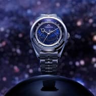 シチズン「カンパノラ コスモサイン AO4010-51L」天体の運行示すブルーダイヤルのメタルバンド腕時計
