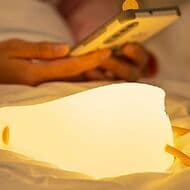 ユニークな充電ランプ「Duck-G（ダックジー）」横たわったアヒルがお部屋を優しく照らす！お尻をたたいて明るさ調整可能 30分後に自動で消灯