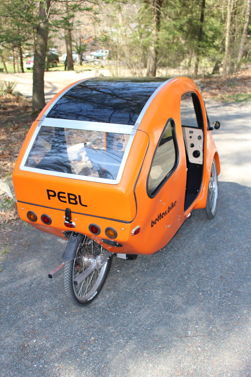 屋根付きの電動アシスト自転車「PEBL」 ― 一年中快適に走れる、クルマと自転車中間の乗り物 (画像 2／9) [インターネットコム]